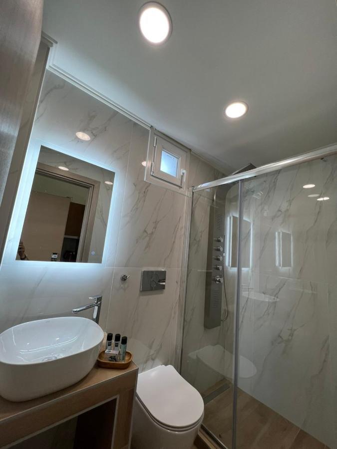 Wide Blue Luxury Boutique Suites Neos Marmaras Bagian luar foto
